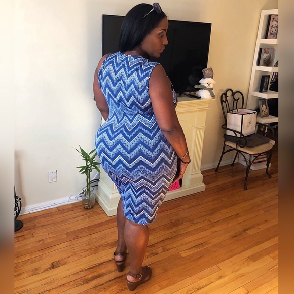 Navy/White Plus Size BodyCon Dress - Picture 4 of 8